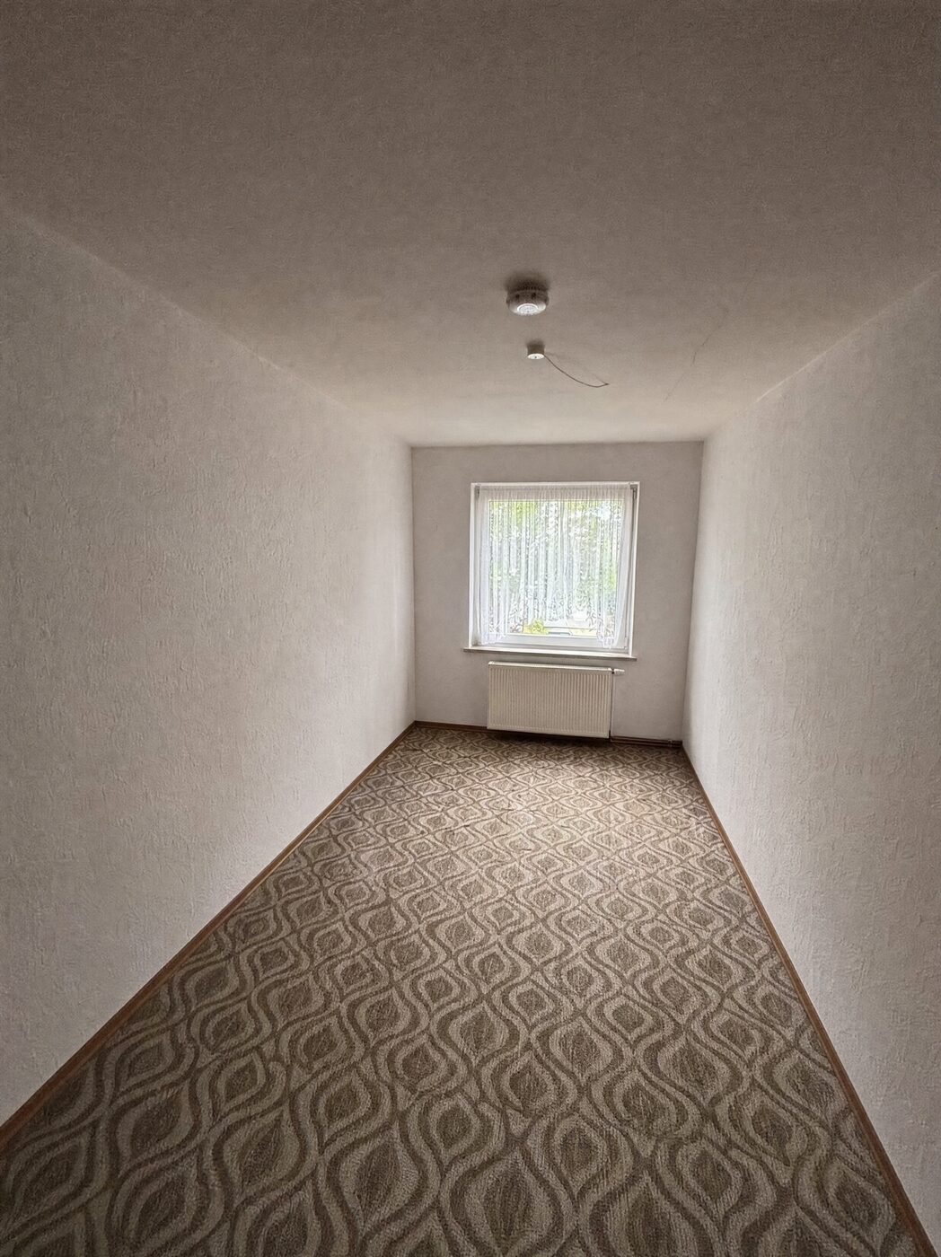 Vorher-Nachher: komplett geräumtes Wohnzimmer