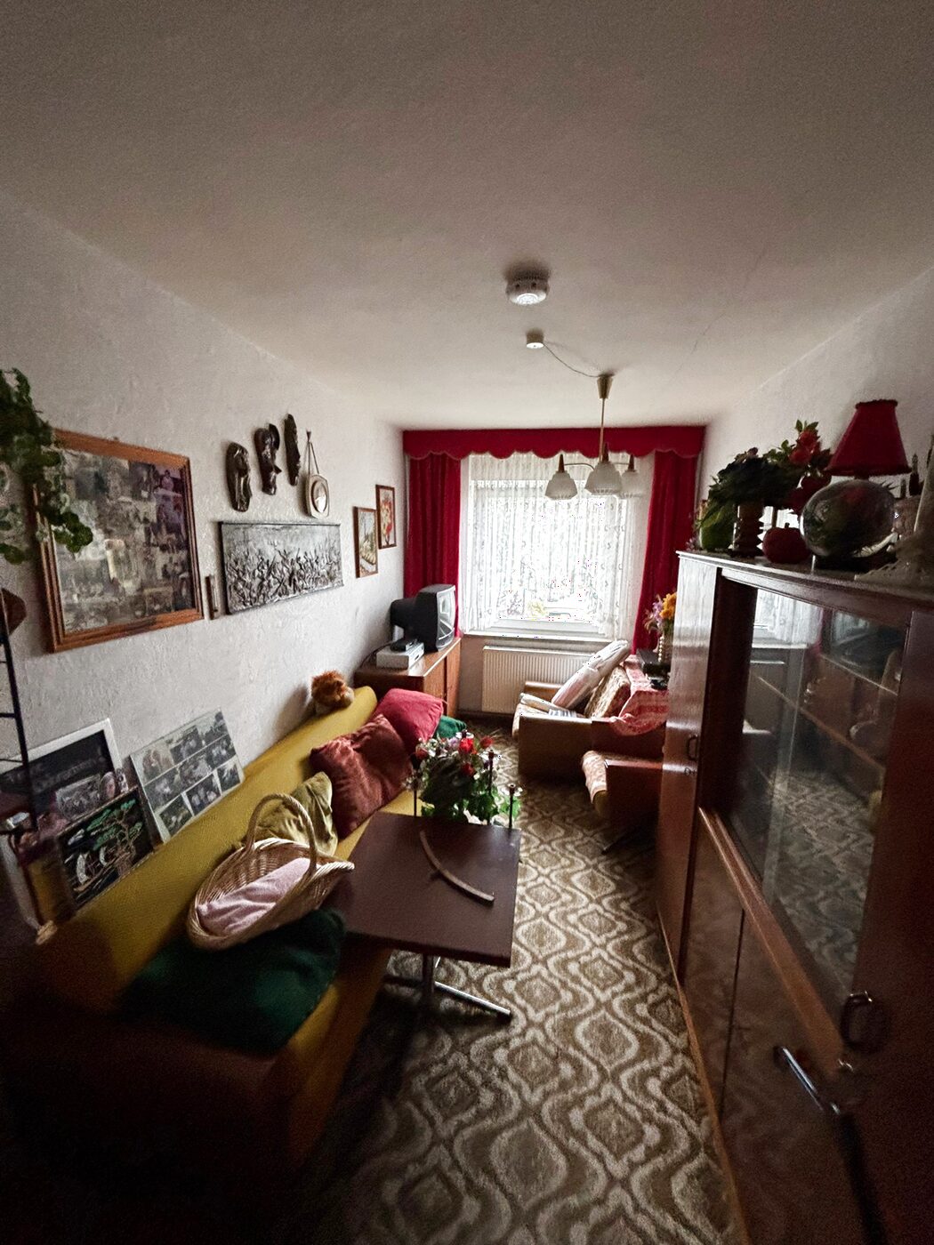 Bewohntes Wohnzimmer vor der Nachlassräumung